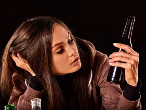 chi-pravda-sho-zhinochij-alkogolizm-nevilikovnij